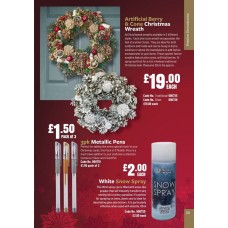 900725 Artificial Berry & Cone Christmas Wreath Traditional